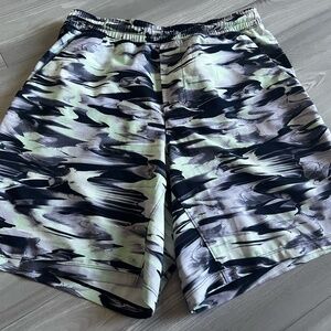 Multi-colored Men's Lululemon Pace Breaker Shorts Size Small